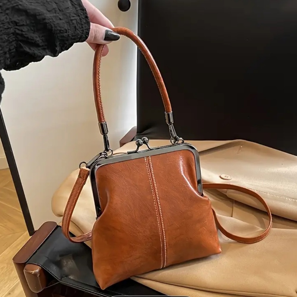 NEW: Vintage Style Women's Synthetic Crossbody Bag Kiss Lock Closure in dust bag